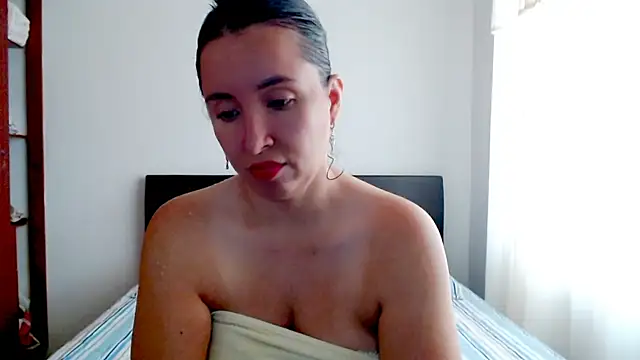 emely sexx20 online show from December 4, 2025, 2:48 pm