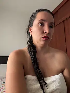 Snapshot of emely_sexx20 chatting on May 17, 2026, 4:36 pm emely sexx20 online show from May 17, 2026, 4:36 pm