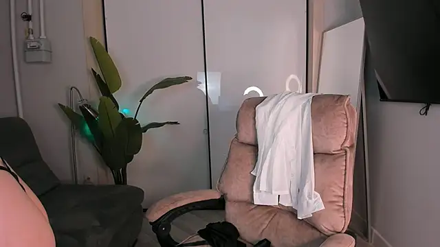 Snapshot of helen_ramsay chatting on November 30, 2025, 3:05 pm helen ramsay online show from November 30, 2025, 3:05 pm