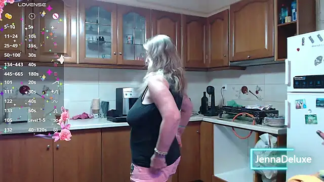 Snapshot of JennaDeluxe chatting on June 13, 2026, 7:06 am JennaDeluxe online show from June 13, 2026, 7:06 am