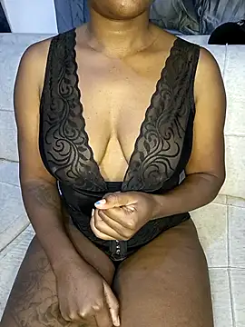 Snapshot of Mayah19 chatting on September 29, 2025, 2:44 pm Mayah19 online show from September 29, 2025, 2:44 pm