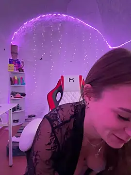 selenaluvv online show from December 9, 2024, 6:03 pm