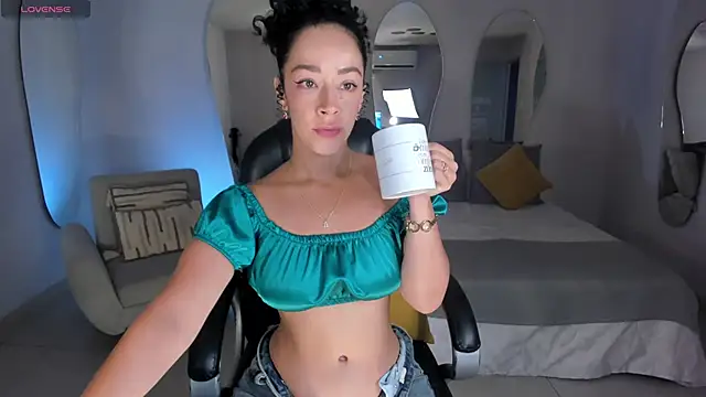 AlessaRomero online show from October 16, 2025, 7:15 pm