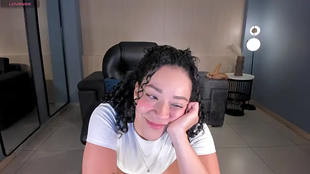 AlessaRomero online show from February 3, 2026, 8:03 pm