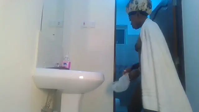 Snapshot of Fine_assie chatting on March 7, 2025, 7:05 pm Fine assie online show from March 7, 2025, 7:05 pm