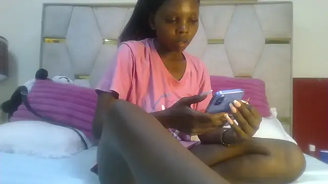 Snapshot of Fine_assie chatting on March 13, 2025, 7:06 pm Fine assie online show from March 13, 2025, 7:06 pm