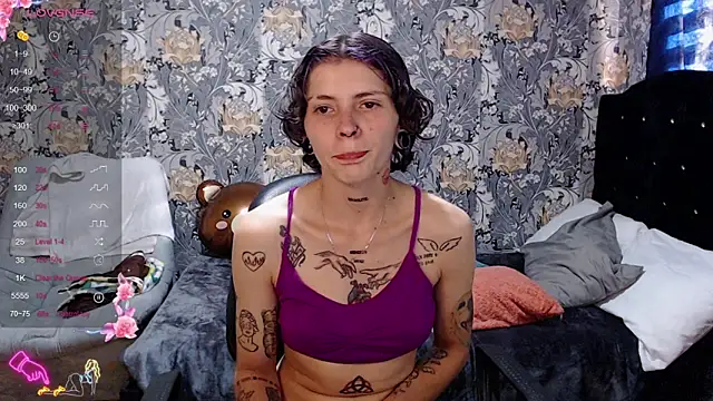 Snapshot of pretty_cristal69 chatting on May 4, 2026, 9:33 pm pretty cristal69 online show from May 4, 2026, 9:33 pm