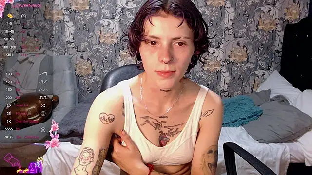 Snapshot of pretty_cristal69 chatting on June 10, 2026, 11:24 pm pretty cristal69 online show from June 10, 2026, 11:24 pm