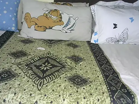 Snapshot of Bella_cute01 chatting on February 24, 2025, 3:31 pm Bella cute01 online show from February 24, 2025, 3:31 pm