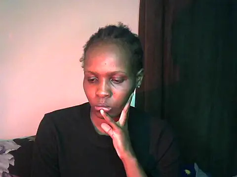 Snapshot of Bella_cute01 chatting on October 7, 2025, 12:30 am Bella cute01 online show from October 7, 2025, 12:30 am