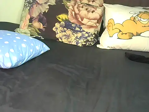 Snapshot of Bella_cute01 chatting on October 21, 2025, 10:49 am Bella cute01 online show from October 21, 2025, 10:49 am