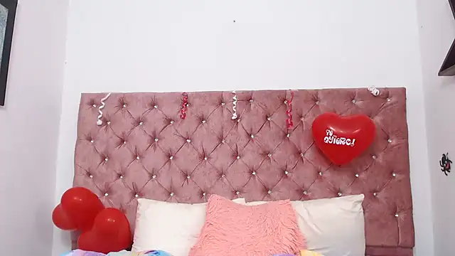 SsofiCollins online show from February 13, 2025, 11:17 am