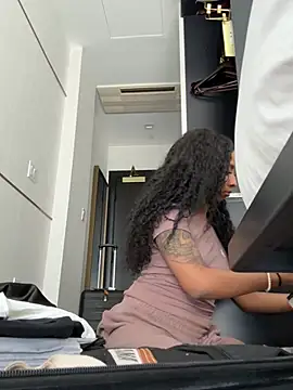 Your Paris online show from February 23, 2026, 10:07 pm