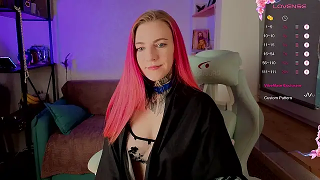 Snapshot of Roxy_____ chatting on November 17, 2025, 6:30 am Roxy online show from November 17, 2025, 6:30 am