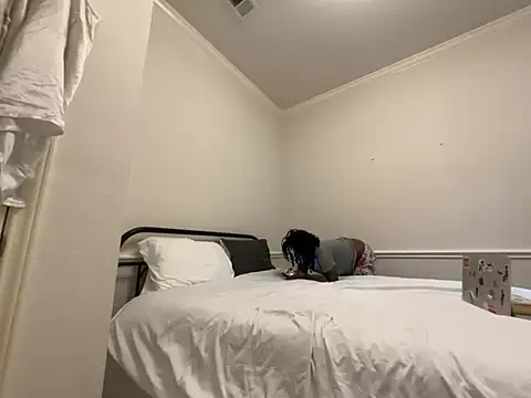 magicalc00ch online show from April 8, 2026, 7:36 pm