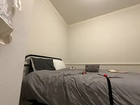 magicalc00ch online show from April 13, 2026, 9:09 pm