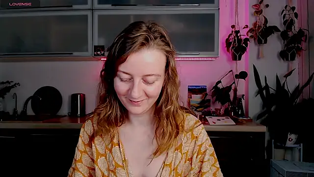 Snapshot of Elly_Helly chatting on December 14, 2025, 8:46 pm Elly Helly online show from December 14, 2025, 8:46 pm