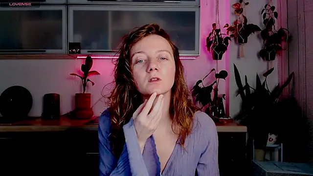 Snapshot of Elly_Helly chatting on December 16, 2025, 8:14 pm Elly Helly online show from December 16, 2025, 8:14 pm