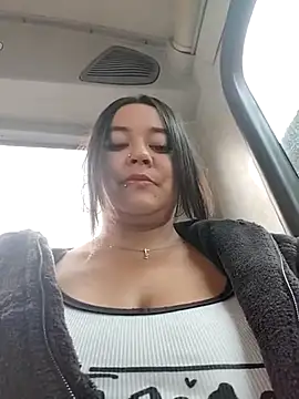 Snapshot of Cristal__04 chatting on November 19, 2025, 5:35 pm Cristal 04 online show from November 19, 2025, 5:35 pm