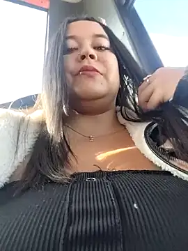 Snapshot of Cristal__04 chatting on May 7, 2026, 1:27 pm Cristal 04 online show from May 7, 2026, 1:27 pm
