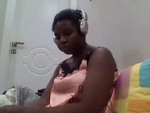 queenzuena online show from July 1, 2026, 9:58 pm