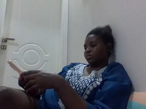 queenzuena online show from July 7, 2026, 7:07 pm