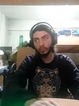 kleineid77 online show from February 15, 2025, 3:39 pm