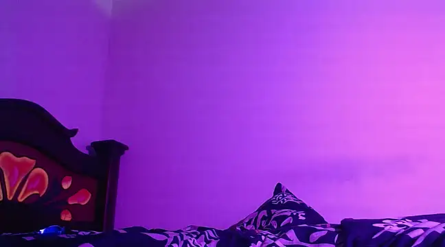 Snapshot of isaaclatino chatting on December 28, 2024, 2:43 am isaaclatino online show from December 28, 2024, 2:43 am