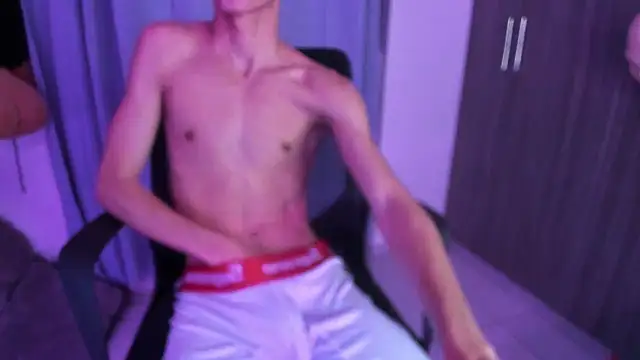 Snapshot of isaaclatino chatting on November 9, 2025, 6:23 am isaaclatino online show from November 9, 2025, 6:23 am