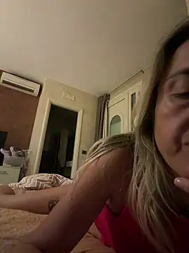 Snapshot of casalinga88 chatting on August 3, 2026, 2:43 am casalinga88 online show from August 3, 2026, 2:43 am