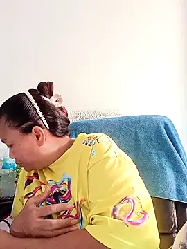 Snapshot of Fon_Bigboobs chatting on March 16, 2026, 6:28 am Fon Bigboobs online show from March 16, 2026, 6:28 am