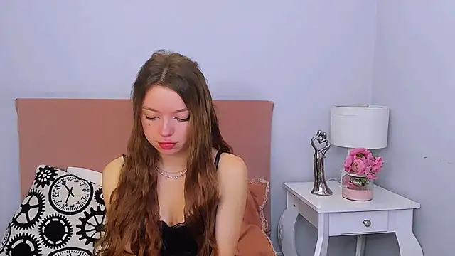 GraceLips online show from March 12, 2025, 9:44 am