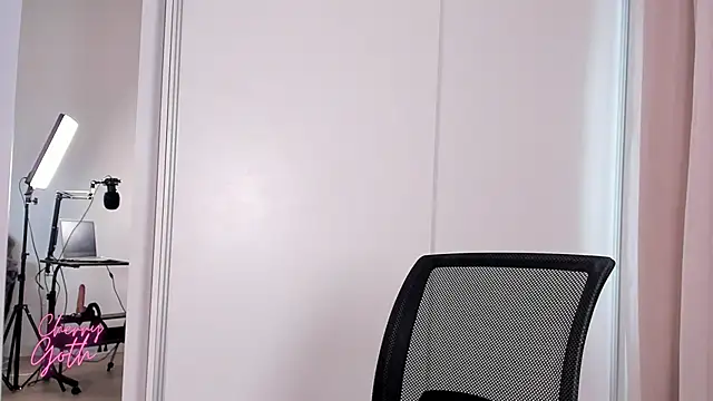 CherryGoth online show from February 14, 2025, 3:58 pm