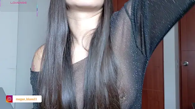 megan bluee23 online show from December 18, 2025, 4:24 pm