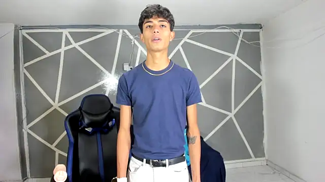 Snapshot of oliverhot2005 chatting on December 10, 2024, 8:05 pm oliverhot2005 online show from December 10, 2024, 8:05 pm