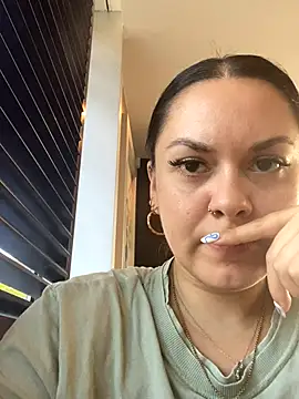 Snapshot of Luccreccia_ chatting on October 4, 2025, 9:18 am Luccreccia online show from October 4, 2025, 9:18 am