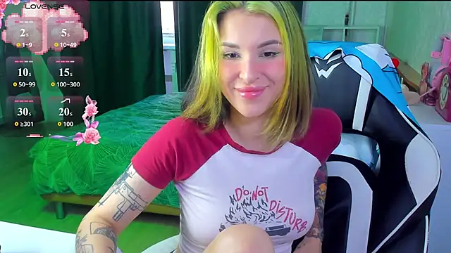 Snapshot of folinskayyya chatting on July 18, 2026, 6:28 am folinskayyya online show from July 18, 2026, 6:28 am