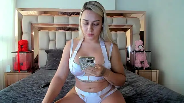 candy-sam28 online show from November 11, 2025, 9:59 pm