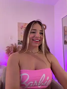 Ashleyjenner  online show from April 30, 2026, 3:18 pm