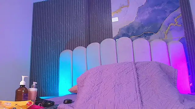 hot dione online show from December 4, 2025, 7:11 pm