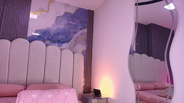 hot dione online show from July 31, 2026, 7:24 pm