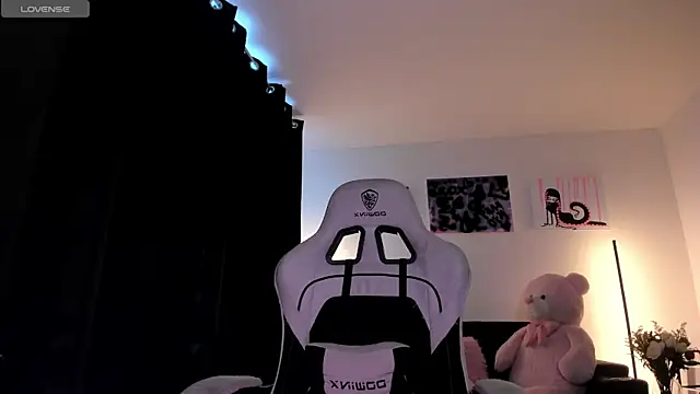 Snapshot of satanbabee chatting on May 4, 2026, 9:00 pm satanbabee online show from May 4, 2026, 9:00 pm