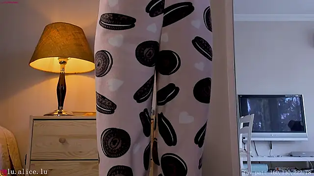 alicelu  online show from March 4, 2025, 6:37 am