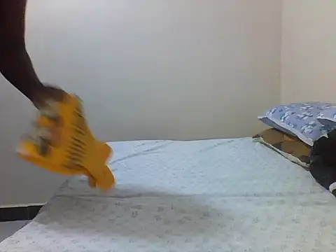 princess-cutie12 online show from October 5, 2025, 1:09 pm