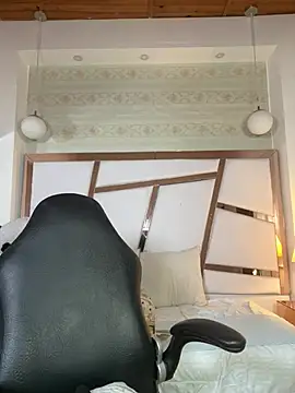 lizzy jooss online show from February 11, 2026, 1:10 am