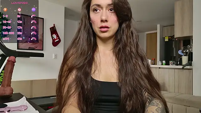 emiliasommer online show from February 17, 2026, 7:53 pm