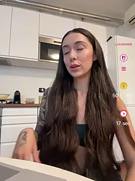 emiliasommer online show from June 1, 2026, 5:03 pm