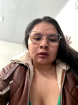 Snapshot of alice_love052 chatting on October 4, 2025, 5:44 pm alice love052 online show from October 4, 2025, 5:44 pm