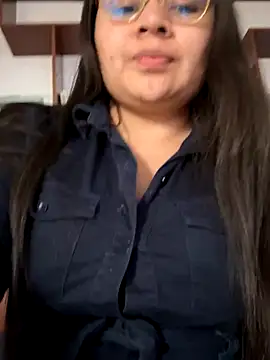 Snapshot of alice_love052 chatting on October 6, 2025, 9:12 pm alice love052 online show from October 6, 2025, 9:12 pm