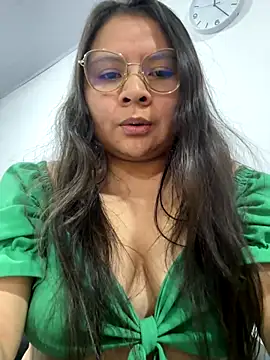 Snapshot of alice_love052 chatting on October 26, 2025, 5:24 am alice love052 online show from October 26, 2025, 5:24 am